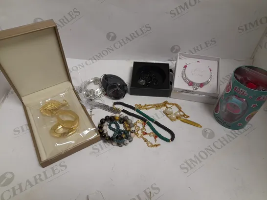 BOX OF APPROXIMATELY 20 ASSORTED LOOSE & BOXED JEWELLERY ITEMS TO INCLUDE PENDANT NECKLACE, HOOP EARRINGS, WATCHES ETC 