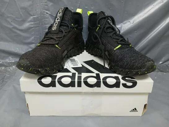 BOXED PAIR OF ADIDAS KAPTIR 3.0 K SHOES IN BLACK/GREEN UK SIZE 5