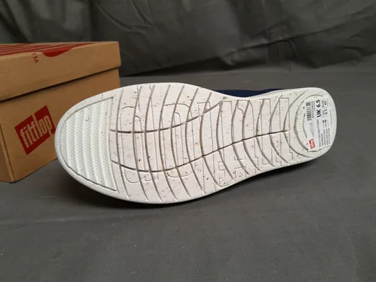 BOXED PAIR OF FITFLOP NAVY SHOES SIZE UK 6.5