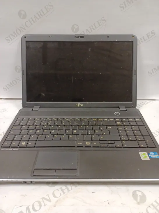 FUJITSU AH512 LAPTOP 