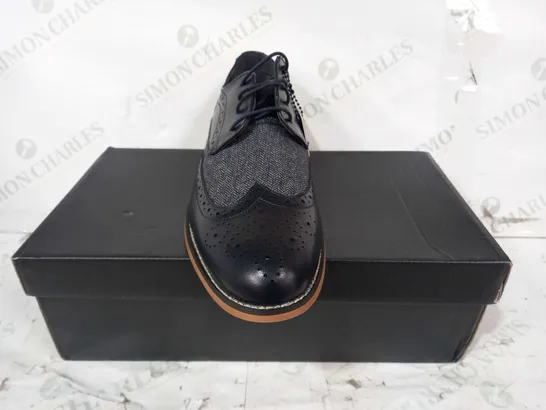 BOXED PAIR OF CAVANI LACE UP SHOES IN NAVY UK SIZE 9