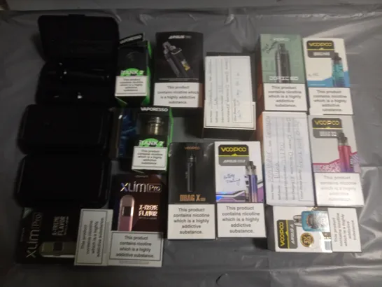 LOT OF APPROXIMATELY 17 ASSORTED VAPING ITEMS AND ACCESSORIES TO INCLUDE VOOPOO AND ARGUS PRO