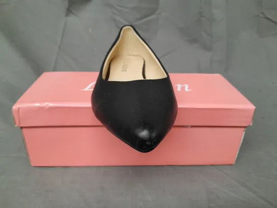 BOXED PAIR OF DESIGNER CLOSED TOE SLIP-ON SHOES IN BLACK EU SIZE 36