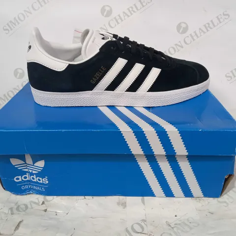 BOXED PAIR OF ADIDAS GAZELLE SHOES IN BLACK/WHITE UK SIZE 10