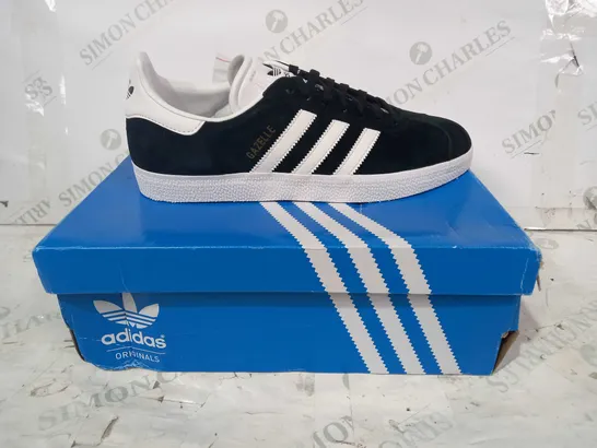 BOXED PAIR OF ADIDAS GAZELLE SHOES IN BLACK/WHITE UK SIZE 10