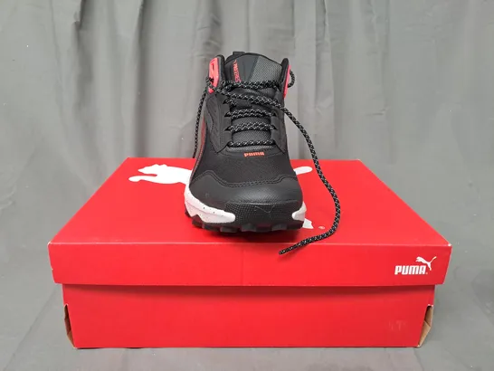 BOXED PAIR OF PUMA OBSTRUCT PRO MID SHOES IN BLACK/GREY/FIRE ORCHID UK SIZE 9