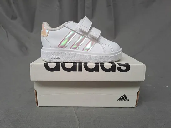 BOXED PAIR OF ADIDAS GRAND COURT 2.0 KIDS SHOES IN WHITE/PRISMATIC EFFECT UK SIZE 3