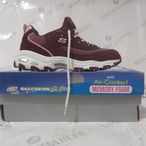 BOXED PAIR OF SKECHERS D'LITES SHOES IN WINE COLOUR UK SIZE 5