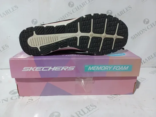 BOXED PAIR OF SKETCHERS GRATIS TRAINERS IN BLACK SIZE 8