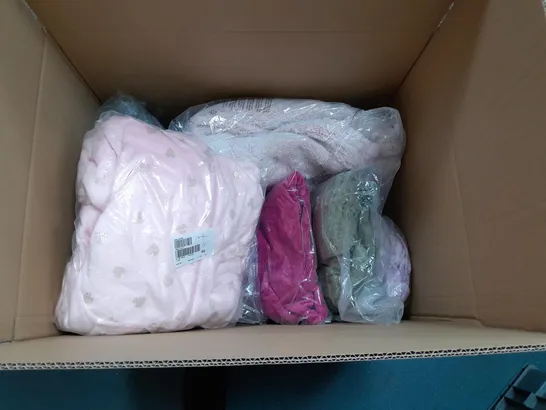 LOT OF APPROX. 10 COZEE HOME FLEECE LOUNGEWEAR ITEMS TO INCLUDE PYJAMAS AND ONSIES VARIOUS COLOURS AND SIZES