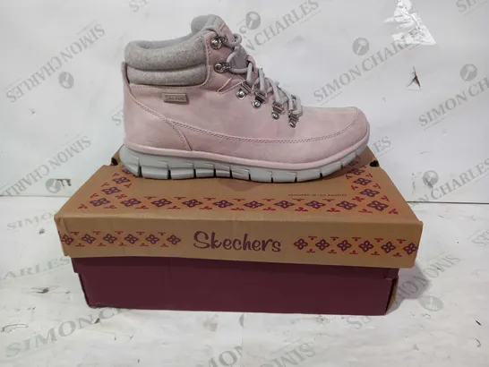 BOXED PAIR OF SKECHERS MEMORY FOAM SHOES IN PINK UK SIZE 6