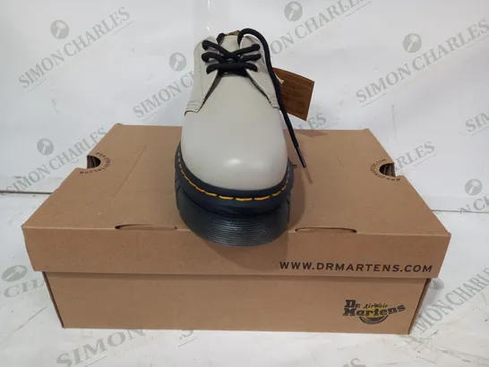 BOXED PAIR OF DR MARTENS CHUNKY SHOES IN BEIGE UK SIZE 5