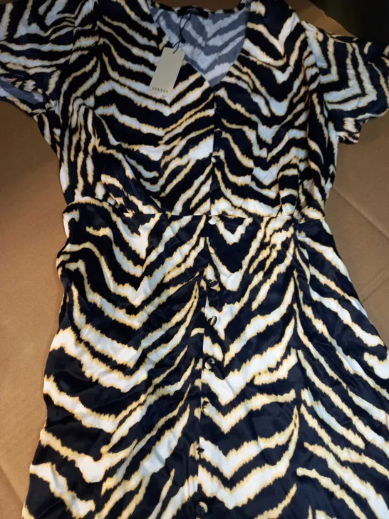 WALLIS MONO ANIMAL PRINT FLUTTER SLEEVE DRESS - SIZE 10