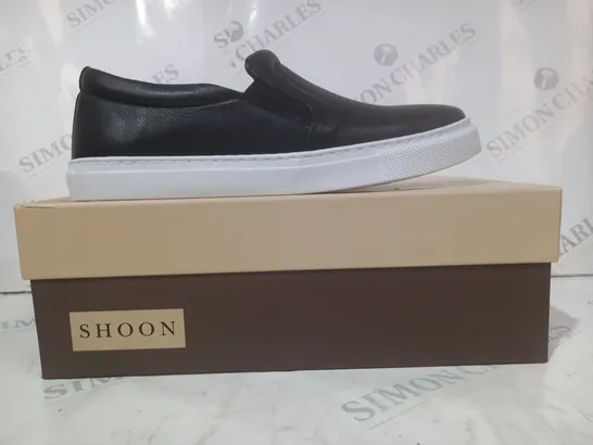 BOXED PAIR OF SHOON EIDOLON TRAINERS IN BLACK SIZE 6