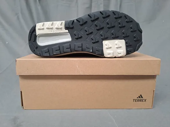 BOXED PAIR OF ADIDAS TERREX TRAILMAKER SHOES IN BLACK/GREY UK SIZE 4.5