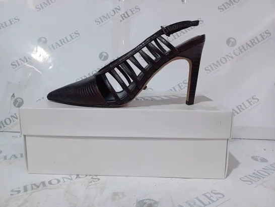 BOXED PAIR OF REISS DAPHNE SLINGBACK HEELS IN POMEGRANATE SIZE 6