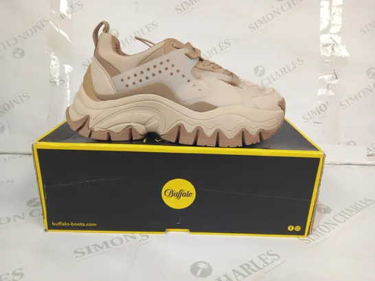 BOXED PAIR OF BUFFALO TRAIL ONE SHOES IN BEIGE UK SIZE 6