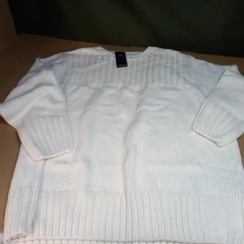 MARKS AND SPENCER WHITE KNITTED JUMPER - SIZE XL