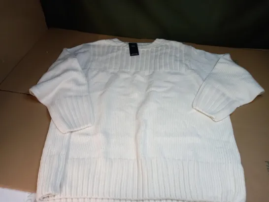 MARKS AND SPENCER WHITE KNITTED JUMPER - SIZE XL