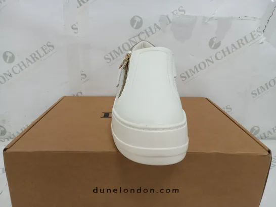 BOXED PAIR OF DUNE LONDON WHITE PLATFORM ZIP UP TRAINERS - EU 37