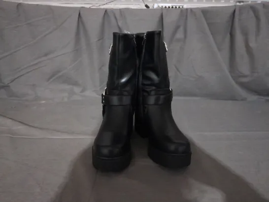 PAIR OF KOI ZIP UP BOOTS IN BLACK SIZE 5 