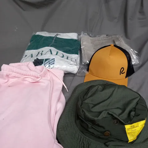 BOX OF APPROXIMATELY 25 ASSORTED CLOTHING ITEMS TO INCLUDE - HAT , PANTS , QUARTER ZIP ETC