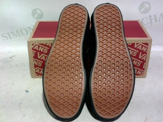 BOXED PAIR OF VANS CLASSIC SLIP-ON SHOES (BLACK), SIZE 6 UK