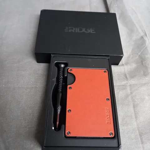 BOXED RIDGE WALLET 