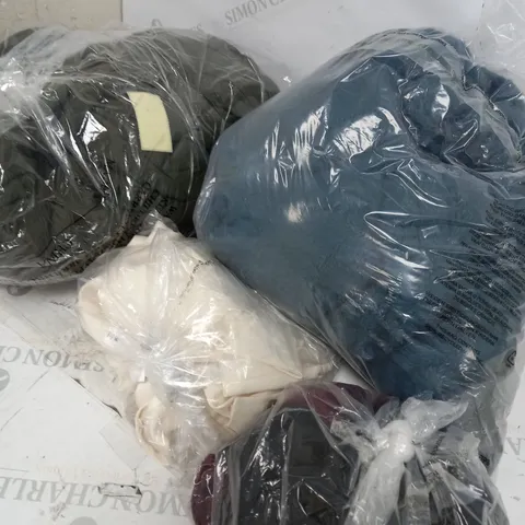 BOX OF APPROXIMATELY 15 ASSORTED CLOTHING ITEMS TO INCLUDE BODY WARMER, TOPS, JUMPERS ETC
