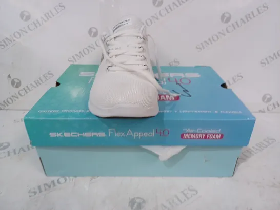 BOXED PAIR OF SKECHERS TRAINERS IN WHITE SIZE 6