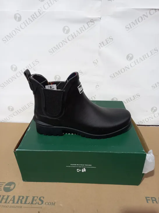 BOXED PAIR OF BARBOUR BLACK BOOTS SIZE6