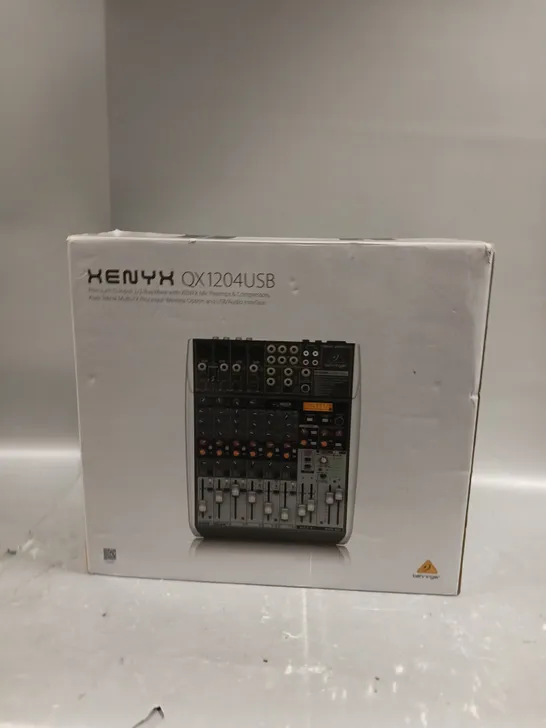 BOXED XENYX Q1204USB PREMIUM 12 INPUT 2/2 BUS MIXER