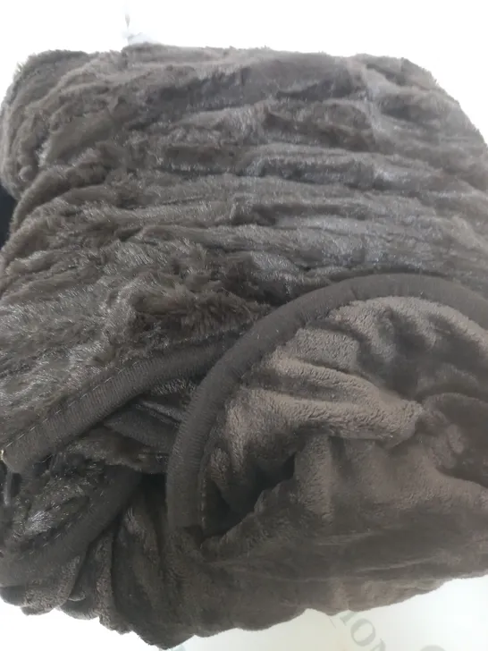 BOXED COZEE HOME FAUX FUR HEATED THROW, CHOCOLATE