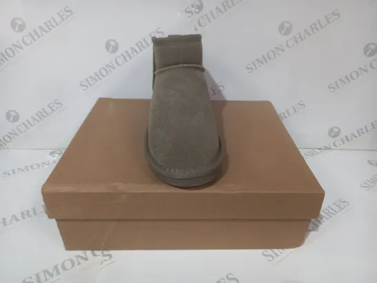 BOXED PAIR OF UGG FAUX FUR LINED SHOES IN OLIVE UK SIZE 5