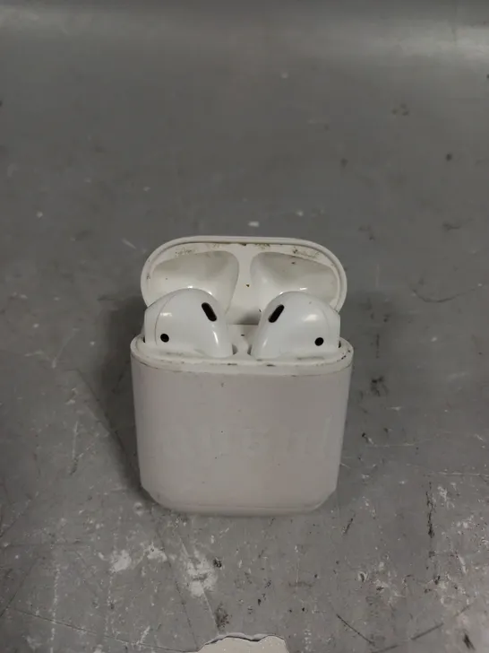 APPLE AIRPODS WITH CHARGING CASE - A1602