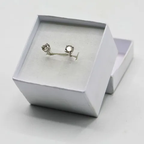 18CT WHITE GOLD STUD EARRINGS SET WITH NATURAL DIAMONDS WEIGHING +1.06CT