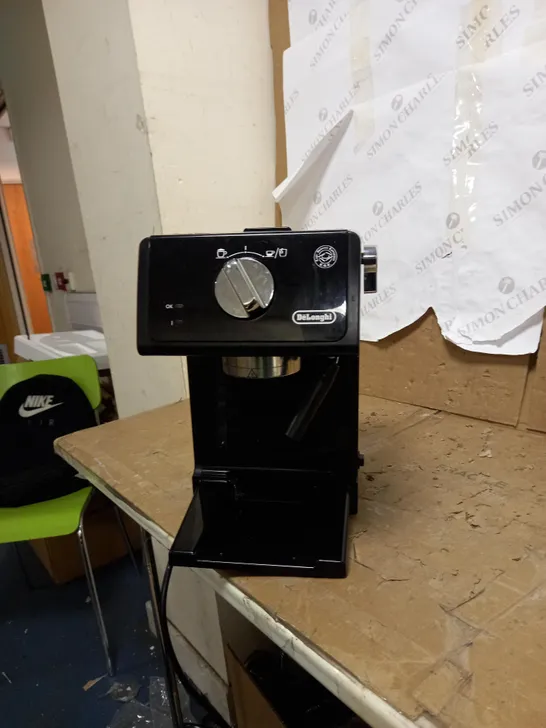 DELONGHI ESPRESSO & CAPPUCCINO MACHINE