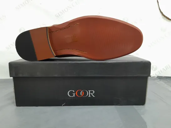 BOXED PAIR OF GOOR LACE UP SHOES IN BROWN SIZE 9