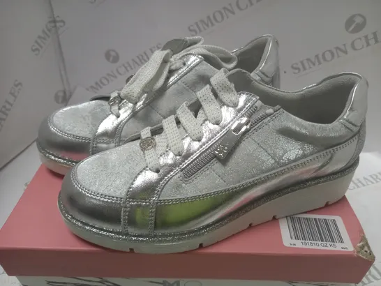 BOXED SILVER GENE WEDGE TRAINERS WITH LACE AND ZIP - SIZE 38