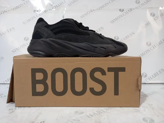 BOXED PAIR OF ADIDAS YEEZYBOOST 700 V2 SHOES IN BLACK/DARK GREY UK SIZE 12