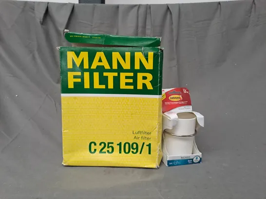 BOX OF APPROXIMATELY 15 ASSORTED HOUSEHOLD ITEMS TO INCLUDE AIR FILTER, BATHROOM ORGANISER, ETC