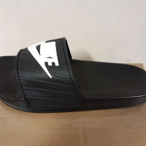 NIKE SLIDERS SIZE 41