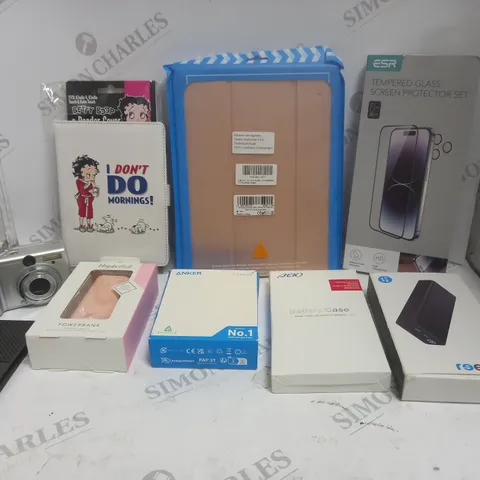 BOX OF APPROXIMATELY 15 ASSORTED ELECTRICAL & SMARTPHONE ACCESSORIES TO INCLUDE POWERBANKS, TABLET CASES, SCREEN PROTECTORS ETC 