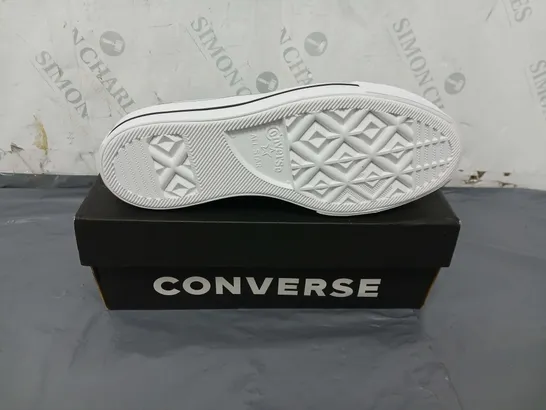 BOXED PAIR OF WOMANS CONVERSE ALL STAR WHITE LEATHER SHOES SIZE 5 