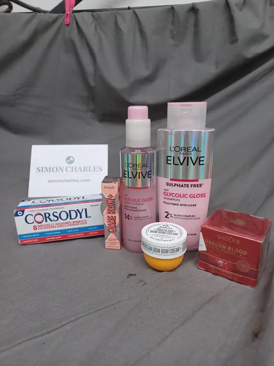 APPROXIMATELY 20 ASSORTED COSMETIC PRODUCTS TO INCLUDE L'OREAL LEAVE IN SERUM, SHAMPOO AND CORSODYL TOOTHPASTE