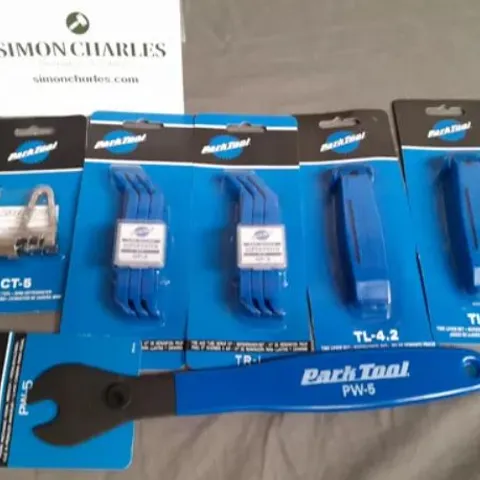 LOT OF 6 ASSORTED PARKTOOL ITEMS INCLUDES MINI CHAIN TOOL, PEDAL WRENCH AND TIRE LEVERS