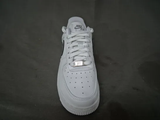 BRAND NEW BOXED PAIR OF NIKE WOMEN'S AIR FORCE 1 '07 ESS SHOES IN WHITE/METALLIC SILVER UK SIZE 4.5