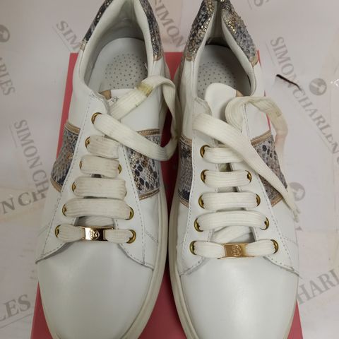 BOXED PAIR OF MODA IN PELLE SIZE 40EU WHITE-SNAKE LEATHER BRALLA TRAINER