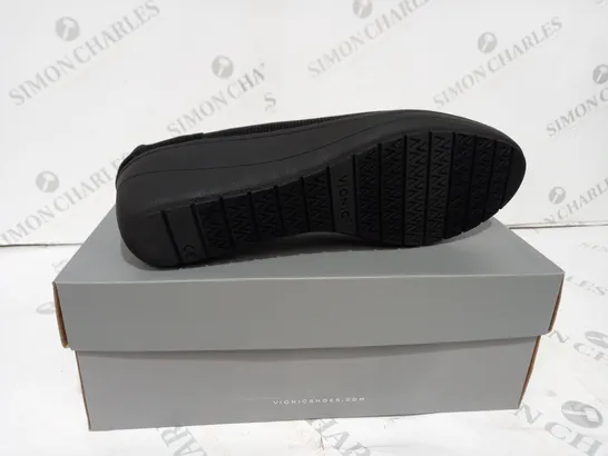 BOXED VIONIC JACEY SLIP-ON SHOES IN BLACK SIZE 6