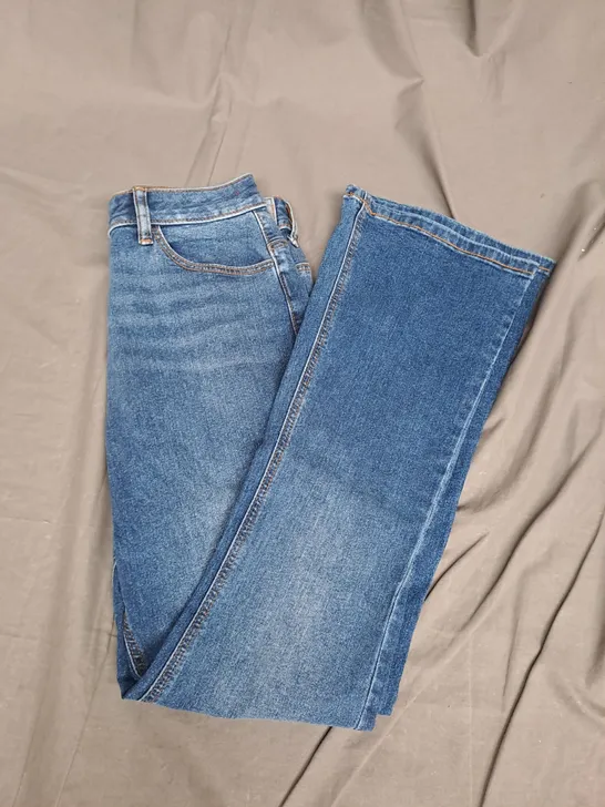 COLLUSION FLARE JEANS IN BLUE SIZE W26 L28